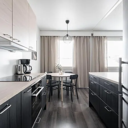 Newly Renovated 1br That Hosts Up To 8 Guests 아파트 탐페레